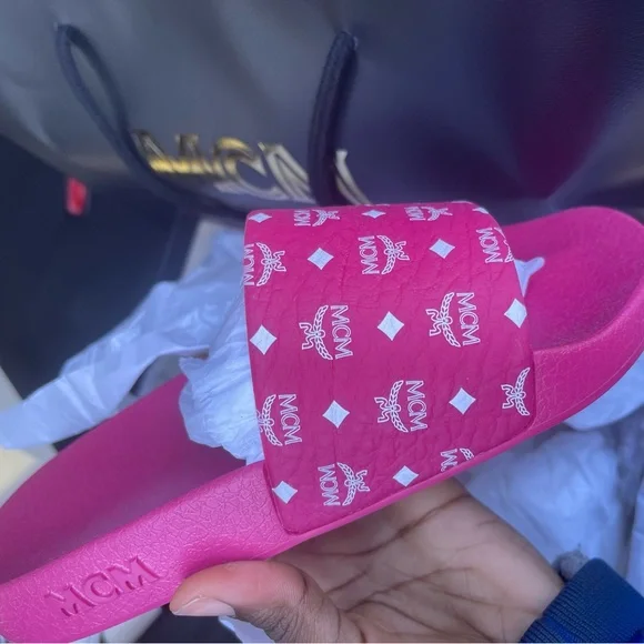 Women’s FUCHSIA PURPLE MCM slides size 37 brand new comes wit receipt from  store